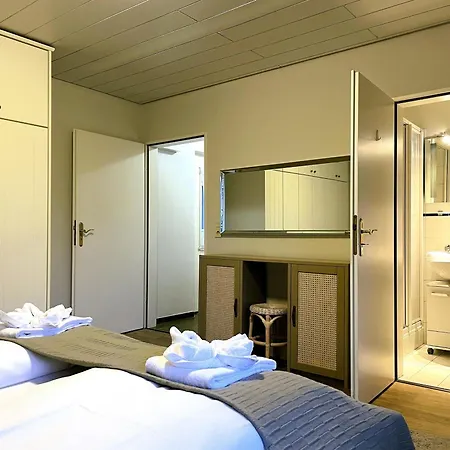 Brossolat Eg, Rebbelstieg *