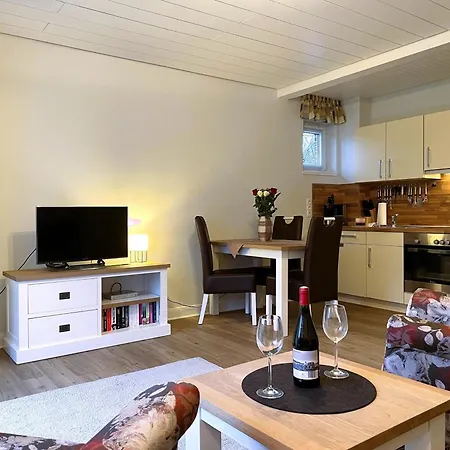 Brossolat Eg, Rebbelstieg Apartament